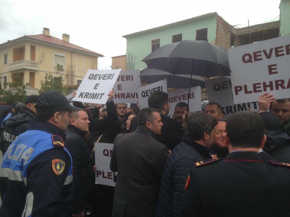 Policia dhunë ndaj protestuesve në Shkodër, Berisha paralajmëron Ramën…