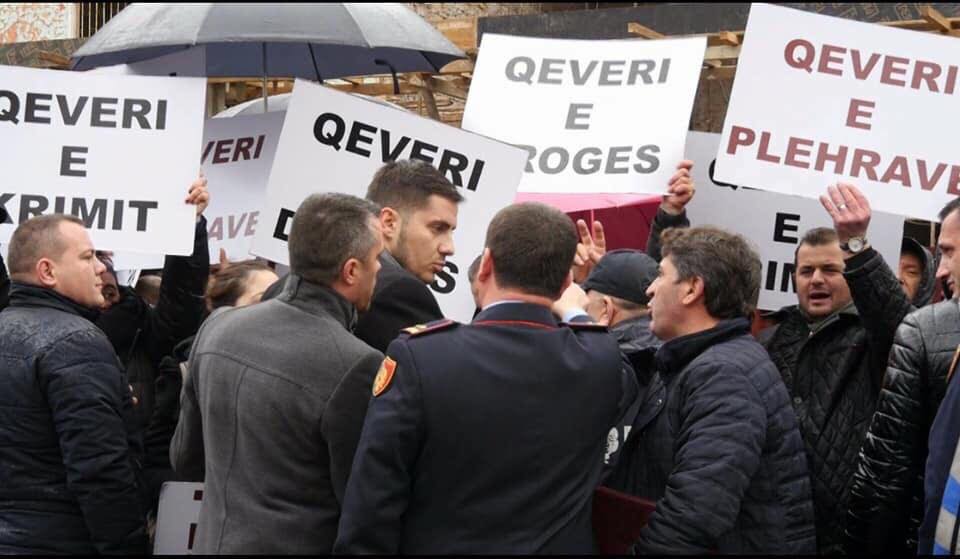 Policia dhunë ndaj protestuesve në Shkodër, Berisha paralajmëron Ramën…