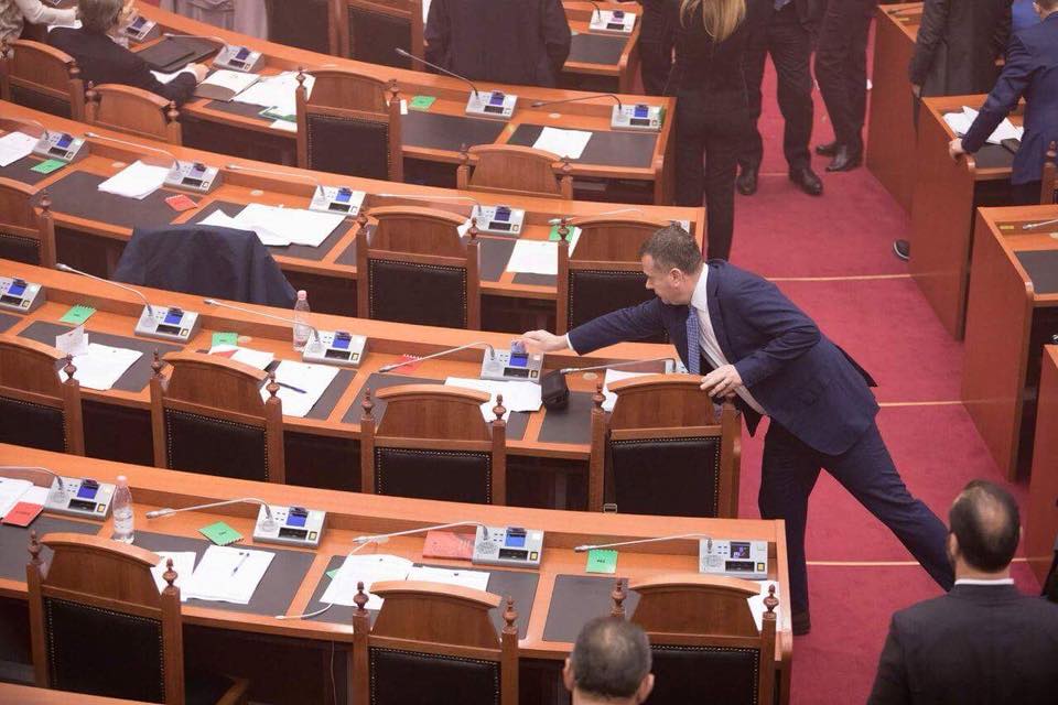 FOTO & EMRA/ Ja deputetët e PD-së që u vodhi kartat Taulant Balla