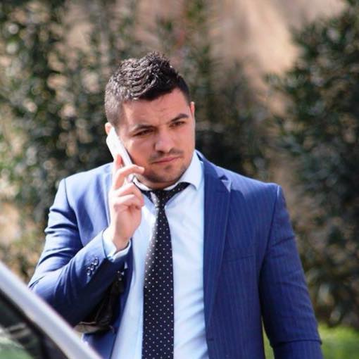 EMRI & FOTO GALERI/ Vlorë, digjet makina e zyrtarit shtetëror