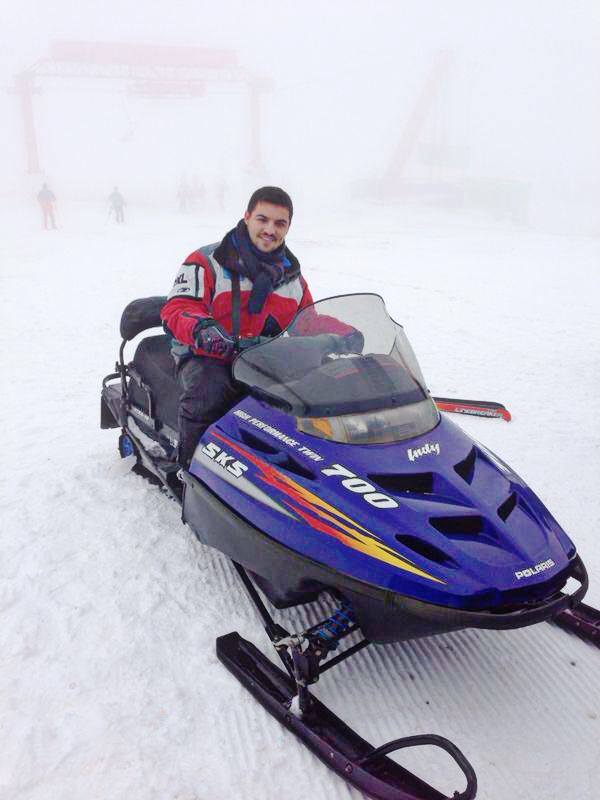 EMRI & FOTO GALERI/ Vlorë, digjet makina e zyrtarit shtetëror