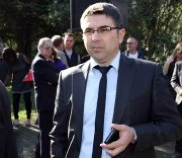 EMRI & FOTO/ PS vazhdon të marrë tepsinë për vete, ja kë vendos në krye të ALUIZNI-t në Durrës