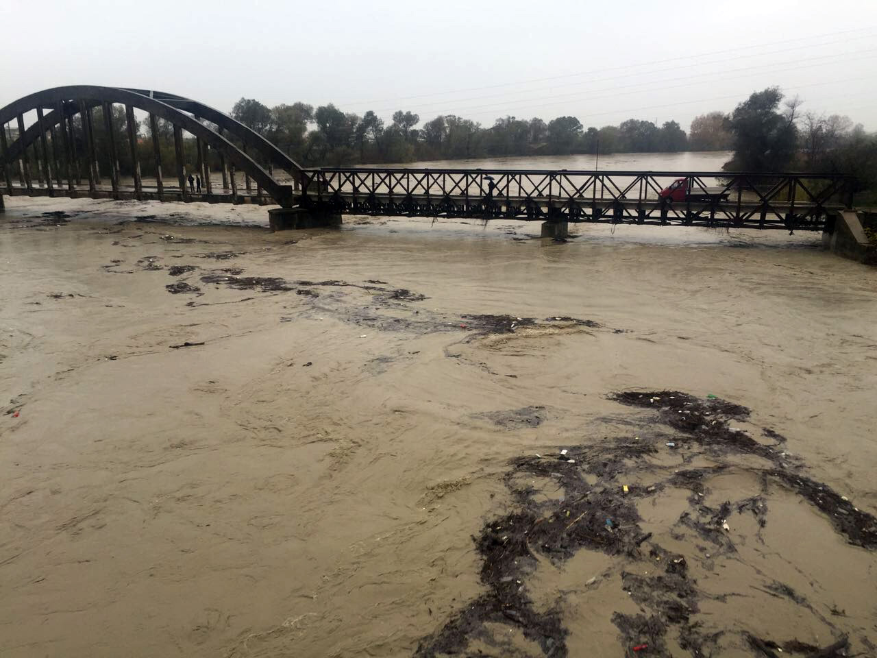 FOTO/ Vjosa “vonon por nuk harron”, del sërish nga shtrati
