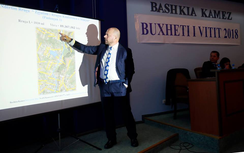 FOTO GALERI/ Kamëz, Buxheti i 2018, votë unanime nga këshilltarët e PD, PS dhe LSI