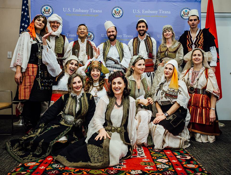 FOTO GALERI/ Nuk keni parë kurrë një ‘patriot’ si Donald Lu, ja si u festua 105-Vjetori i Pavarësisë nga Ambasada e SHBA-ve