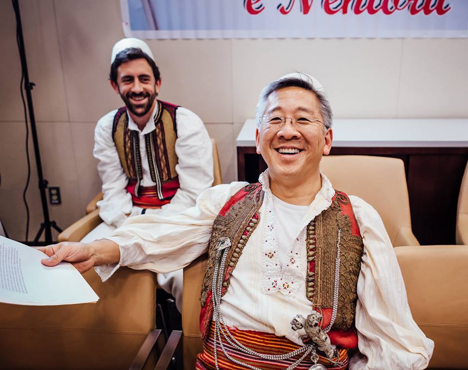 FOTO GALERI/ Nuk keni parë kurrë një ‘patriot’ si Donald Lu, ja si u festua 105-Vjetori i Pavarësisë nga Ambasada e SHBA-ve 