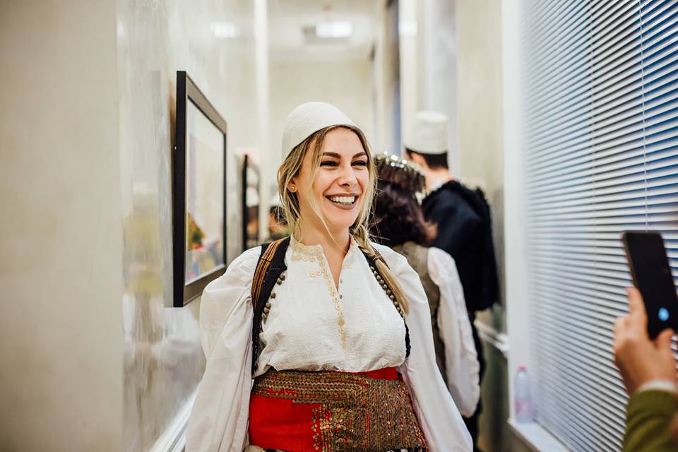 FOTO GALERI/ Nuk keni parë kurrë një ‘patriot’ si Donald Lu, ja si u festua 105-Vjetori i Pavarësisë nga Ambasada e SHBA-ve 