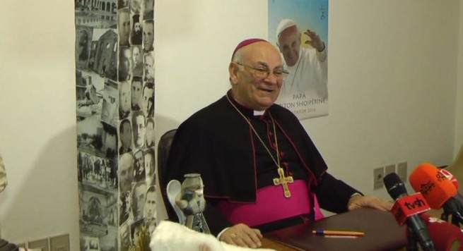 Krishtlindjet, Imzot Angelo Massafra mesazh urimi besimtarëve