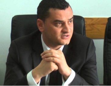 FOTO/ I doli emri te Facebook-u kryeministrit, ish-drejtori i Hipotekës merr post më të rëndësishëm. Ku i humbi Ramës lista e zezë?