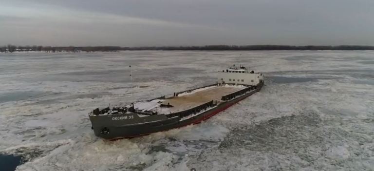 VIDEO/ Pamjet me dron, anija ngec në akull