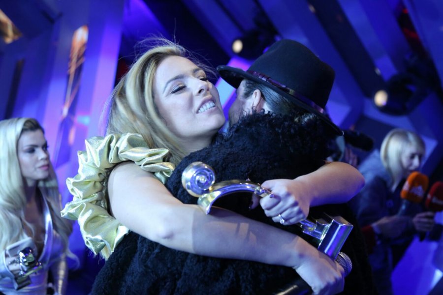 FOTO/ Ndodh çudia në ‘Kënga Magjike’, triumfi ndahet me një…