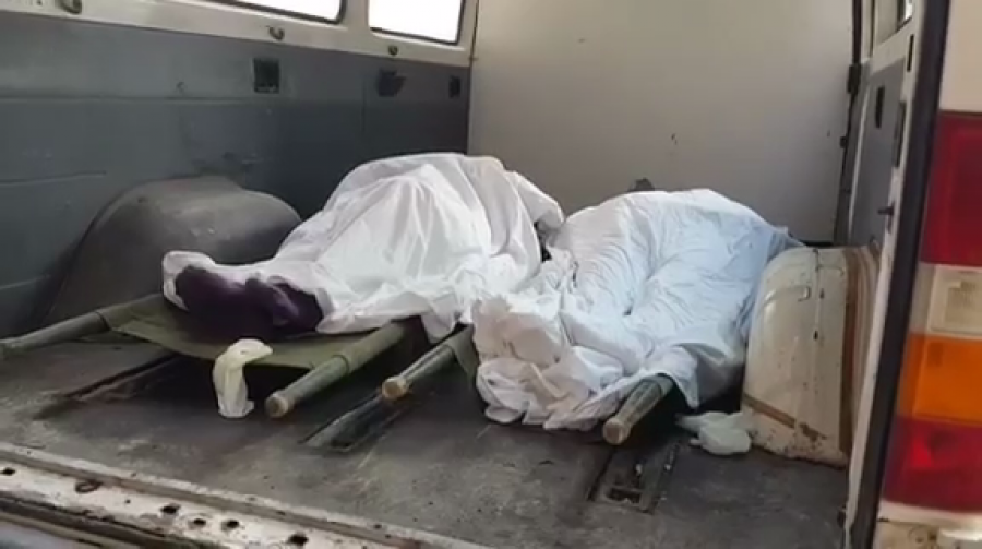 FOTO/ Asfiksimi nga rrjedhja e gazit, nxirren nga banesa trupat e çiftit Tata në Vlorë