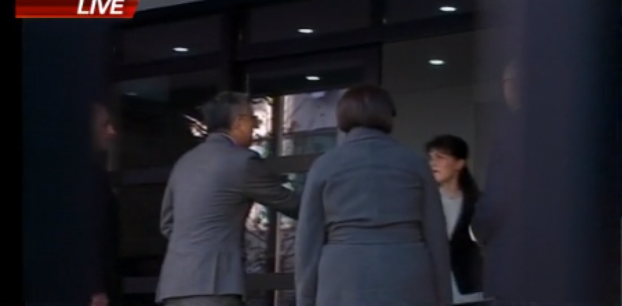 FOTO/ I mbylli hesapet me Bashën dhe Kryemadhin, ambasadori Lu i shkon sot në zyrë Arta Markut