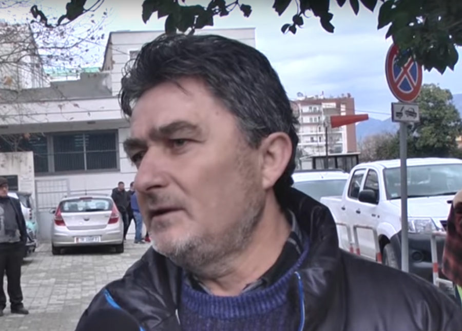 VIDEO/ Paralajmërimi i një babai: ‘Do mbushem me bomba dhe do hidhem në erë në mes të Rinasit nëse nuk zbulohet pse m’u vra Jurgeni’