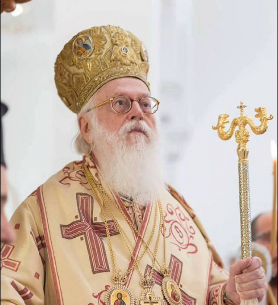 Mesazhi i Kryepeshkopit Janullatos me rastin e Krishtlindjeve drejtuar ‘popullit besimtar dhe bijve fort të shtrenjtë më Zotin’