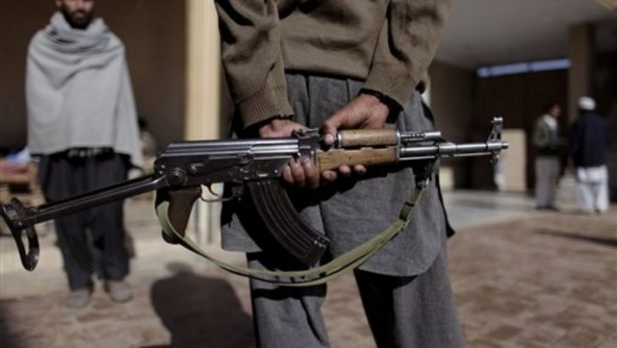 Raporti britanik: Terroristët e ISIS në Siri dhe Irak përdorin armë të prodhuara në Shqipëri