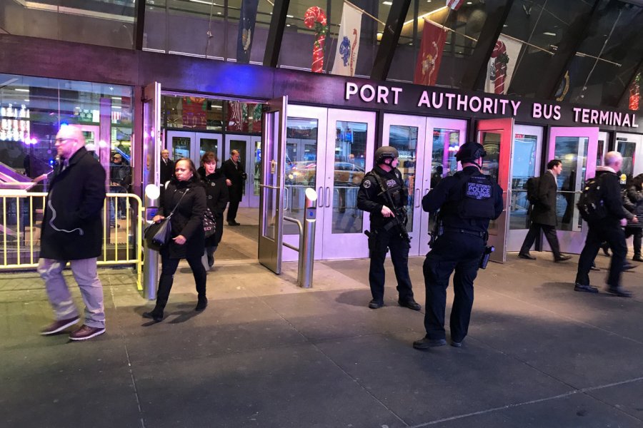 FOTO/ Shpërthimi në New York, ka disa të plagosur, policia ndalon të dyshuarin për ngjarjen
