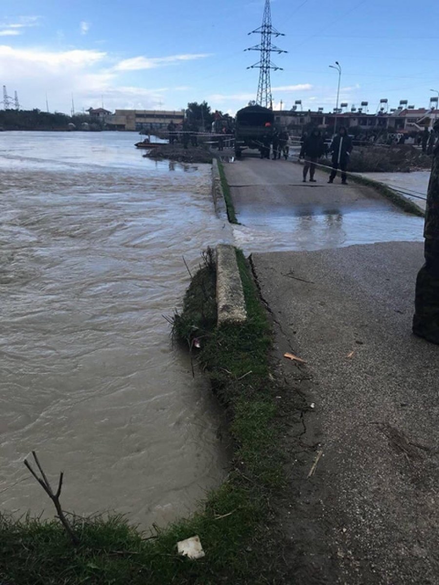 FOTO GALERI/ Përmbytjet në Fier bashkojnë Subashin me Bashën, kryedemokrati: Emergjente ndihma me ushqime, veshje dhe strehim