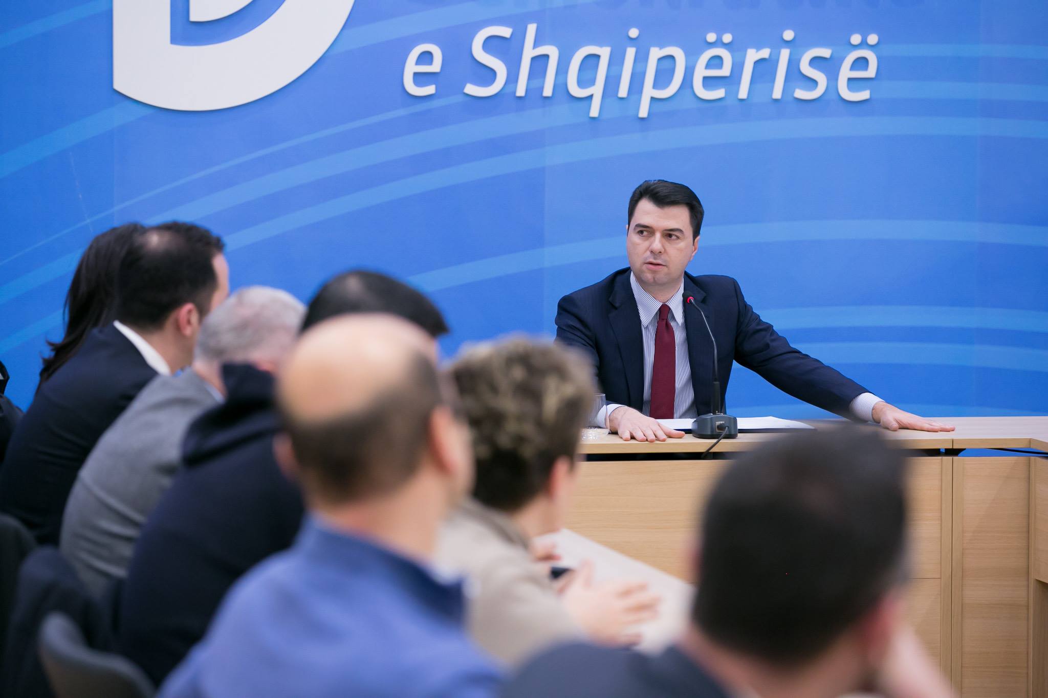 PD dhe LSI mblidhen në selinë blu, pritet një vendim i rëndësishëm nga kryeopozitari Basha