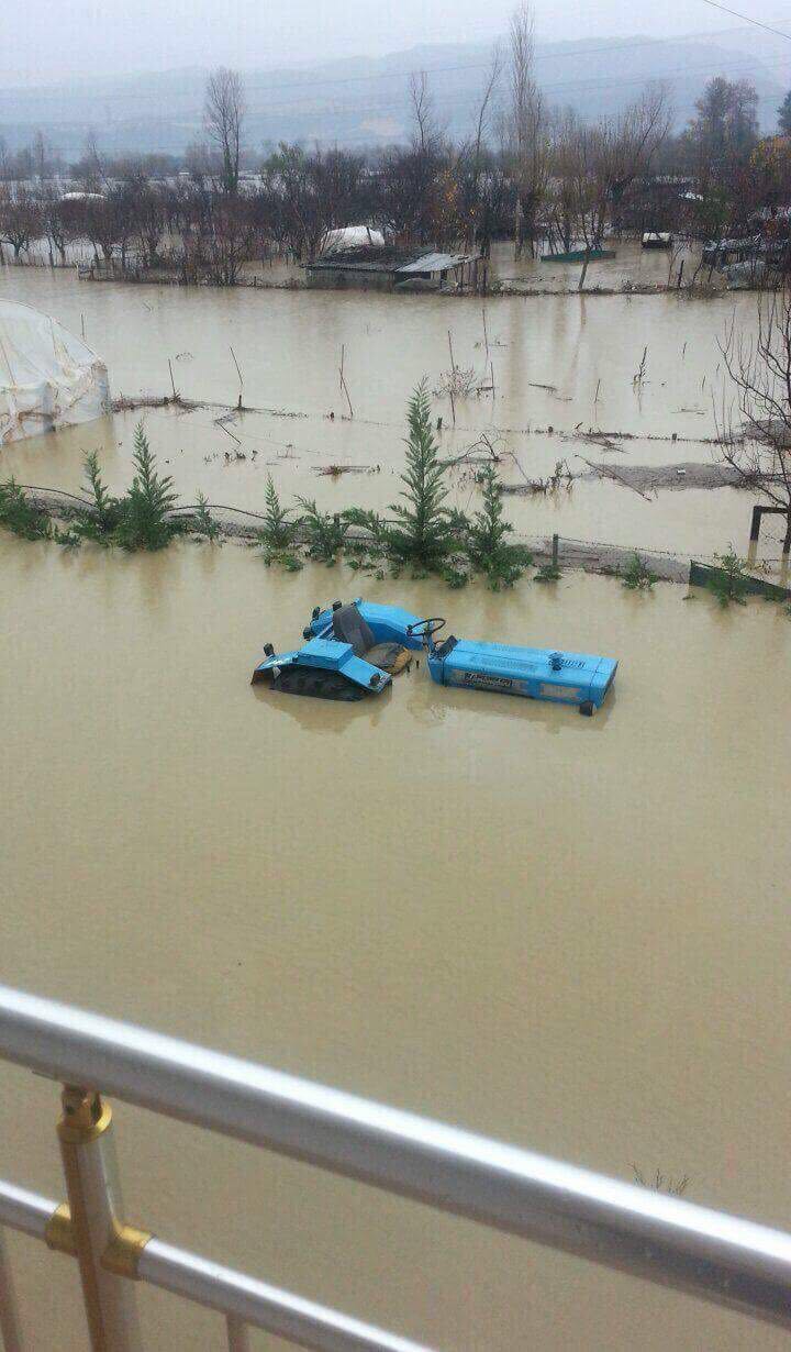 FOTO GALERI/ “U veprua me vonesë”, Basha i gjendet pranë të përmbyturve në Fushë Krujë