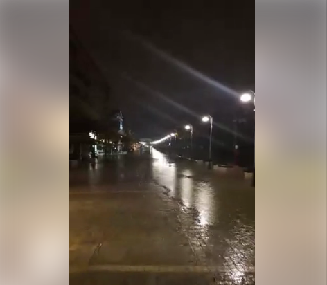 VIDEO/ Osumi hyn ne Berat, shkumezon mbi pedonalen e qytetit