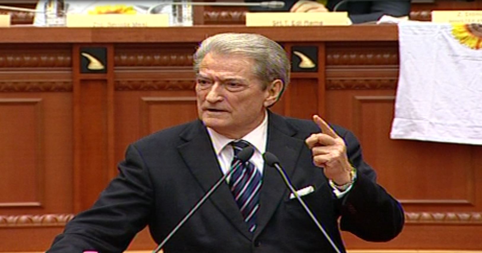  Berisha: Dhëmbë për dhëmbë me kryehorrin që kërkon të na shpallë luftë