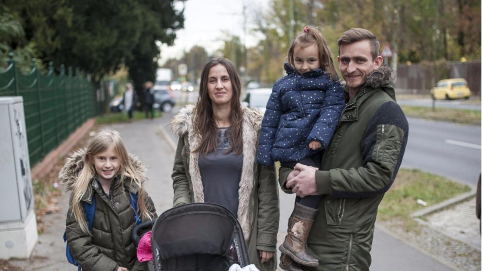 EMRAT & FOTO GALERI/ Gjermania përzë në orën 03:00 të mëngjesit, familja e famshme shqiptare “pushton” faqen e parë të “Bild”