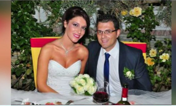 Gazetari rrëfen për martesën që nisi nga chat në Facebook