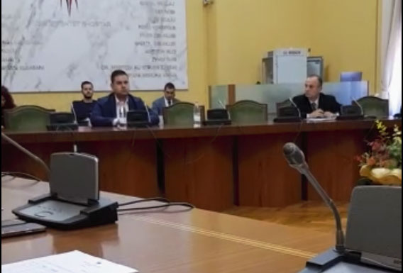 VIDEO/ Vasilika Hysi kërcënon hapur deputetin e LSI: Ti në burg dhe pasoja për babain tënd gjyqtar