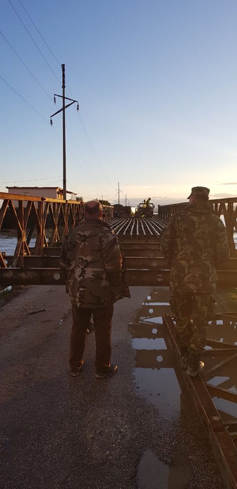 FOTO GALERI/ Darëzeza e përmbytur “zgjohet” me urë të re, rreziku nga Vjosa mbetet i madh, ja situata në terren…