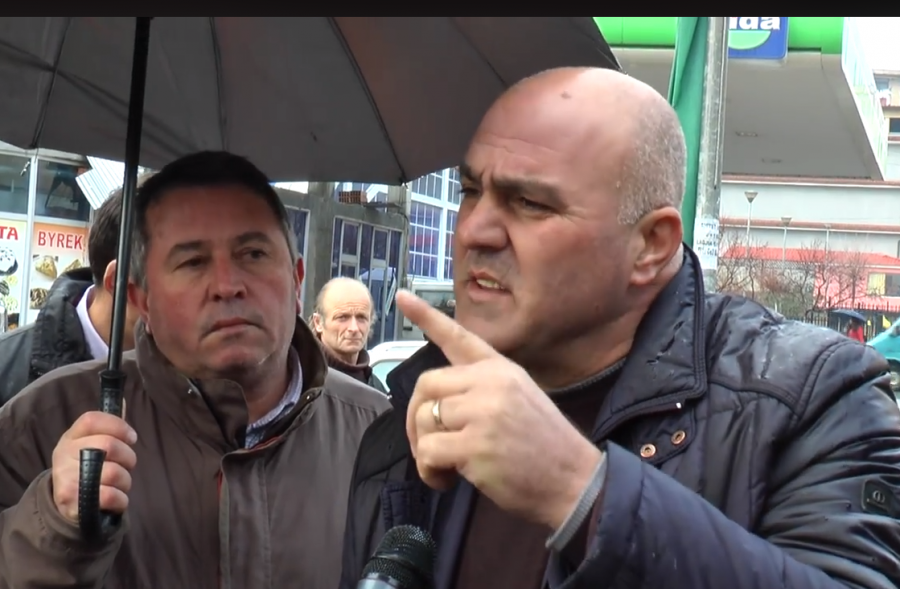 VIDEO/ Bashkia Dibër favorizon klientët e pushtetit, penalizohen mjetet e licencuara për transportin ndërqytetas