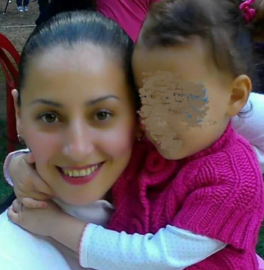 FOTO & RREFIMI/ Burri grek i rrëmben vajzën 6-vjeçare, thirrja për ndihmë e Dinorës ndaj shtetit shqiptar