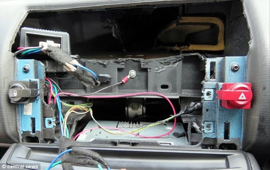 FOTO GALERI/ Çanta plot me stërlina, anglezët habiten kur shohin vendin ku fshihnin drogën shqiptarët