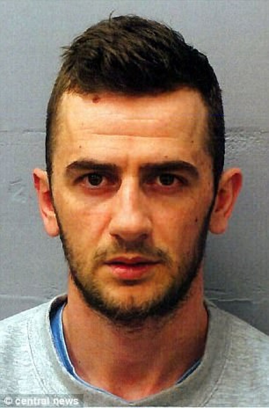 FOTO GALERI/ Çanta plot me stërlina, anglezët habiten kur shohin vendin ku fshihnin drogën shqiptarët