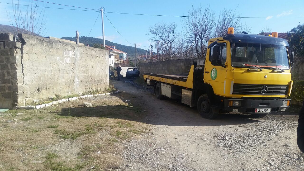 Atentati ndaj Çapjave vendos Elbasanin sërish ‘nën shtetrrethim’, ja Benz-i i djegur