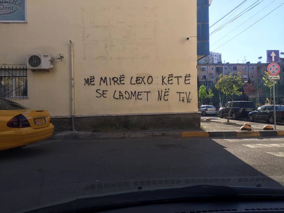 15 FOTO HUMORISTIKE/ Nga dashuria në kohën e kolerës, te vigjilja e vitit të Skënderbeut