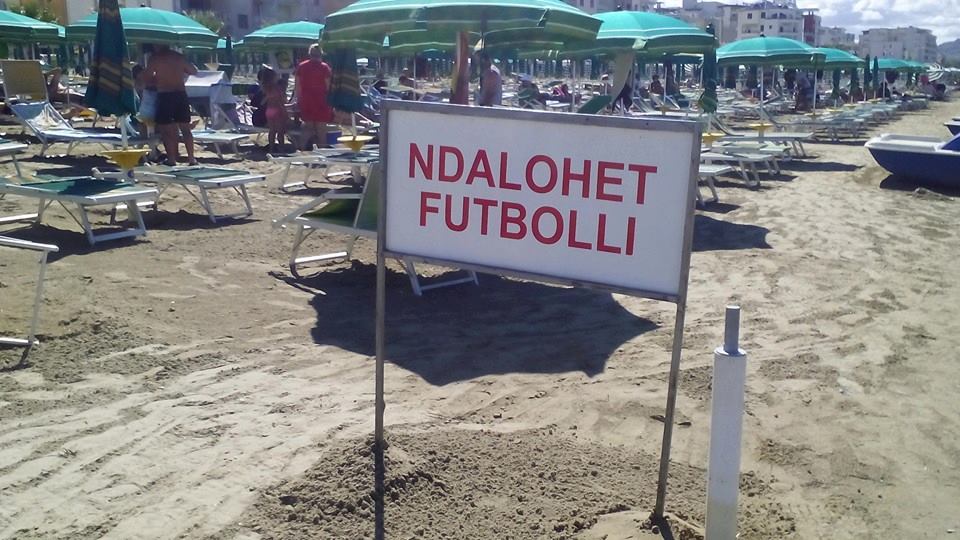 15 FOTO HUMORISTIKE/ Nga dashuria në kohën e kolerës, te vigjilja e vitit të Skënderbeut