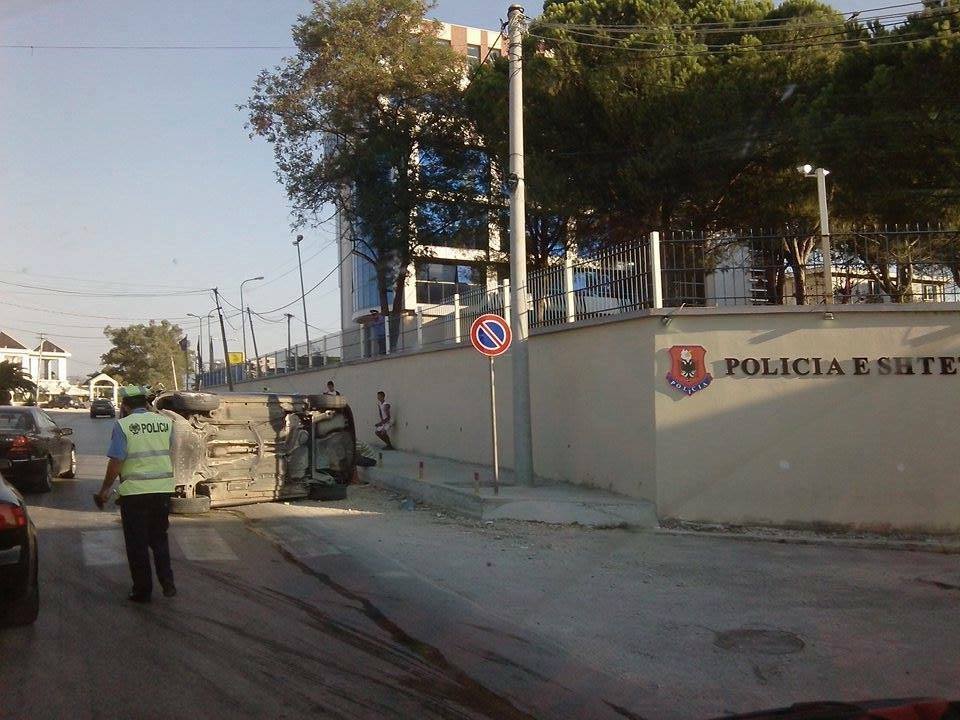 15 FOTO HUMORISTIKE/ Nga dashuria në kohën e kolerës, te vigjilja e vitit të Skënderbeut