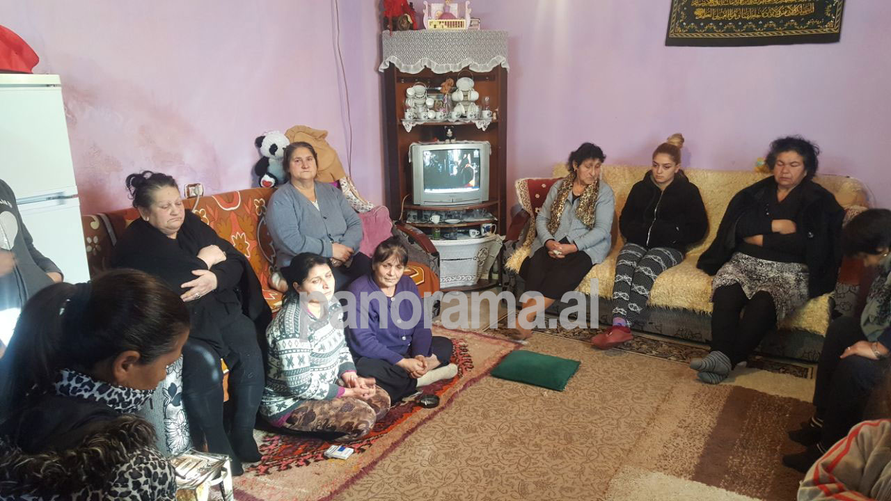 Në Shkodër hapen dyert e mortit, nëna e Florencit: Djalin e gjetëm me tela në mish, e ka vrarë policia