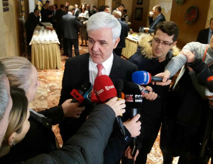 “Habilajt” janë kthyer në makth për qeverinë, ja si i përgjigjet Xhafaj gazetarëve për klanin e drogës