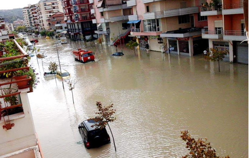 PËRMBYTJET/ Fieri pa ujë pijshëm, situata alarmante