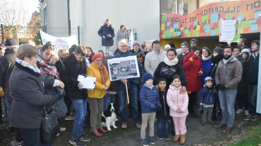 FOTO/ Familja shqiptare rrezikon të dëbohet nga Franca, shkolla e djalit të tyre bën gjestin e mrekullueshëm…
