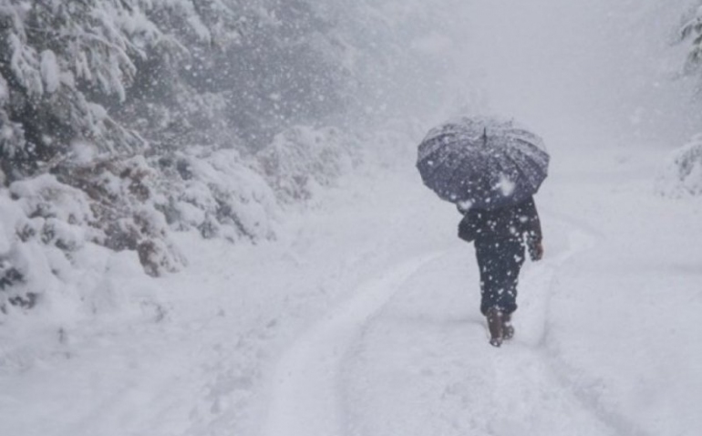VIDEO & FOTO GALERI/ I ftohti ekstrem, shkencëtarët bëjnë parashikime të frikshme – Ç’po ndodh me diellin dhe ç’do të ndodhë në Tokë?!