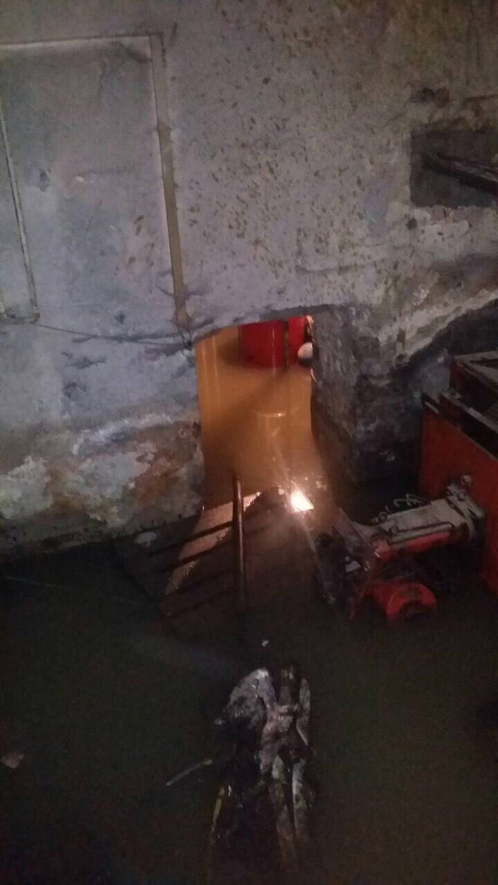 VIDEO & FOTO GALERI/ Gjirokastër, përmbyten varrezat e qytetit, uji “pushton” edhe spitalin