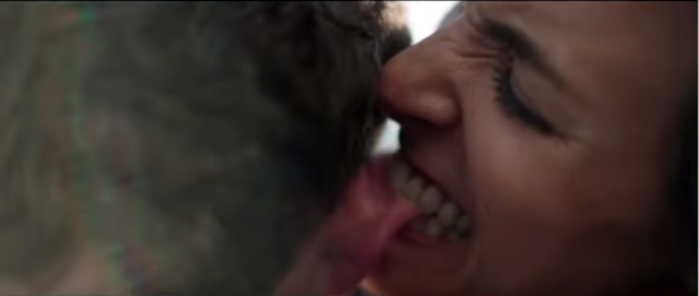 NDODH EDHE KËSHTU/ Korçë, nusja bëhet tapë në dasmën e saj dhe ha dhëndrin me dhëmbë