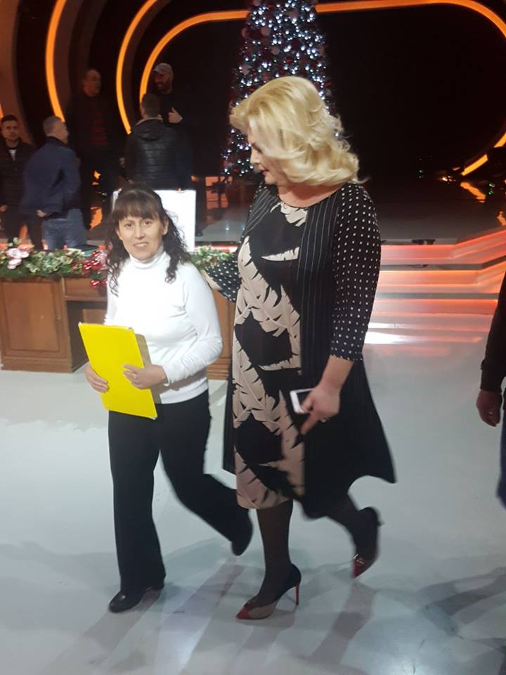 DEBATI I PLOTË/Gruaja nga Tepelena lë burrin në emision live