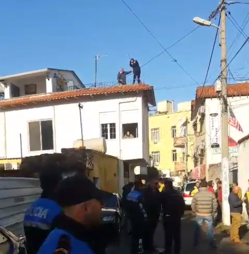 VIDEO/ Dramatike përplasja e Përmbarimit me familjen Hoxha tek Ministria e Drejtësisë, kryefamiljares i bie të fikët