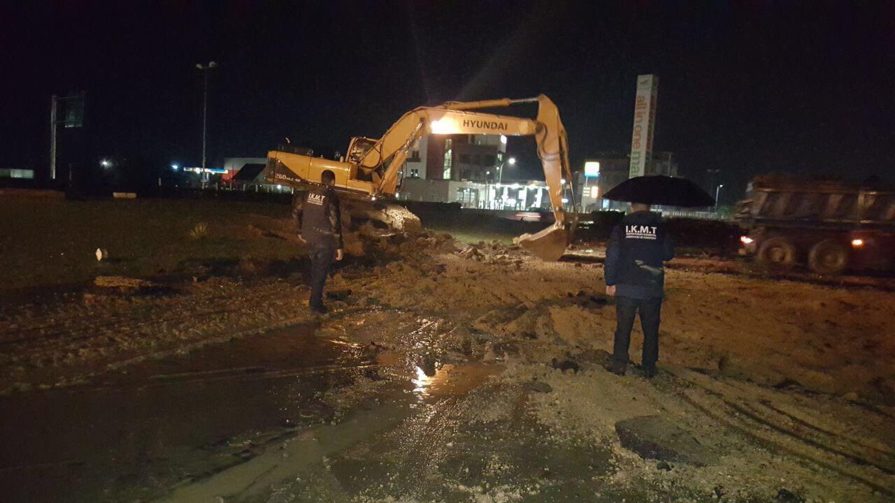 FOTO GALERI/ Frika nga përmbytjet në autostradë, fadromat dhe kamionët e IKMT zbarkojnë te ‘City Park’