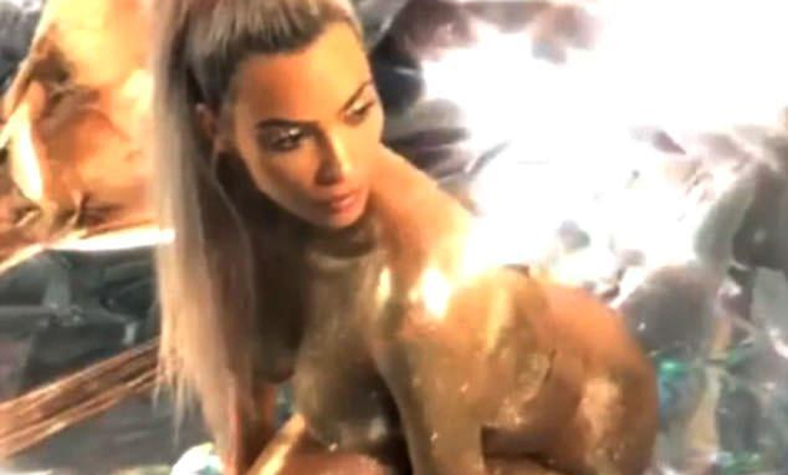 FOTO GALERI/ Kim Kardashian një “golden girl” siç e ka bërë nëna