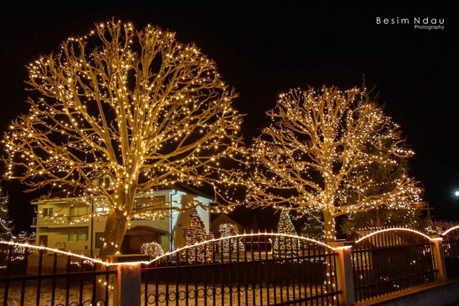 FOTO GALERI/ Dekorimi më mbresëlënës në trevat shqiptare, fshati kosovar mahnit me transformimin për festat